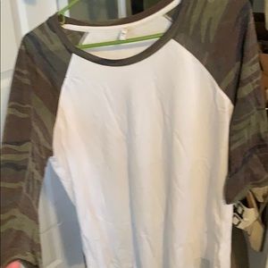 Women’s 3/4 length camo baseball tee